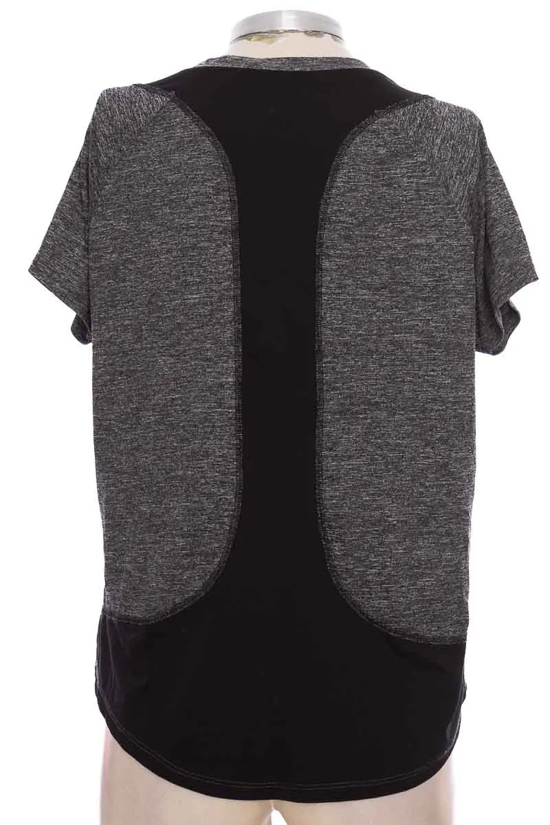 ROPA DEPORTIVA / SALIDA DE BAñO COLOR GRIS  GEF