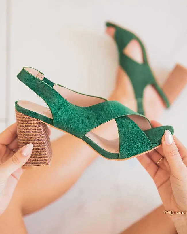 SANDALIA DE MUJER CON TACóN CUADRADO VERDE PINO  AMANDA