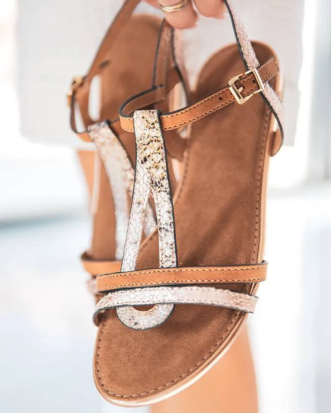 SANDALIA PLANA PARA MUJER EN DORADO Y CAMEL  PRISCILLA