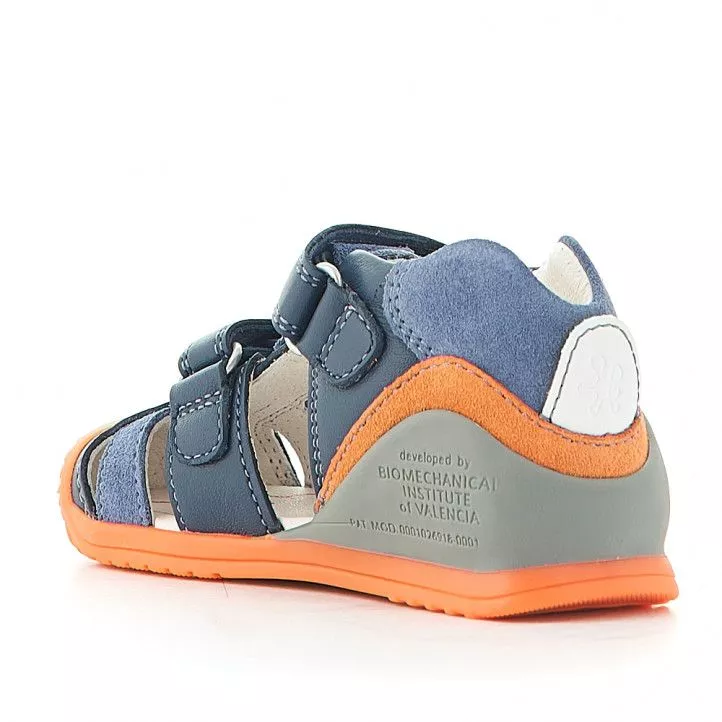Sandalias abotinadas Biomecanics azules con detalles en naranja