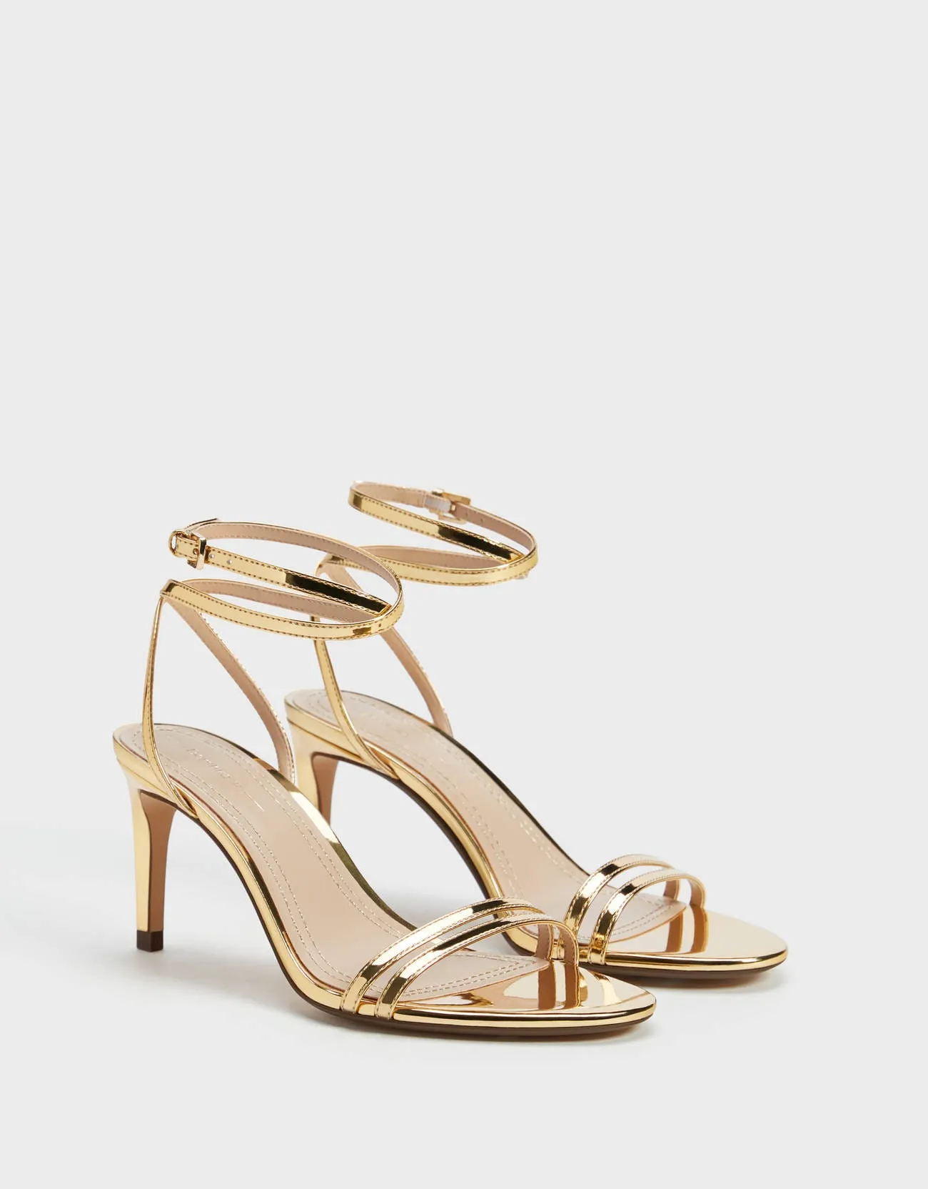 sandalias doradas