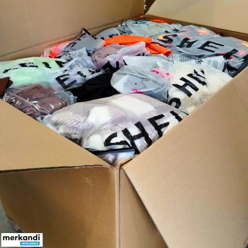 SHEIN venta al por mayor de ropa de mujer para hombre mezcla de niños grado B outlet en Polonia