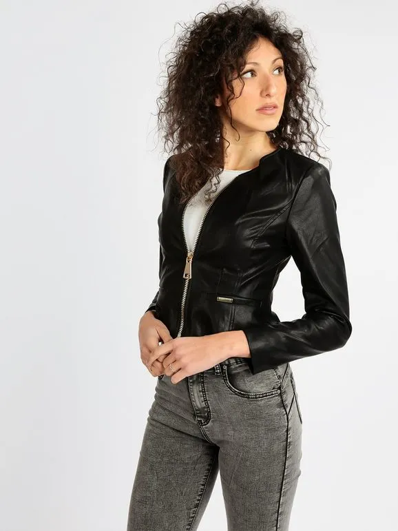 Solada Cazadora slim de piel sintética para mujer
