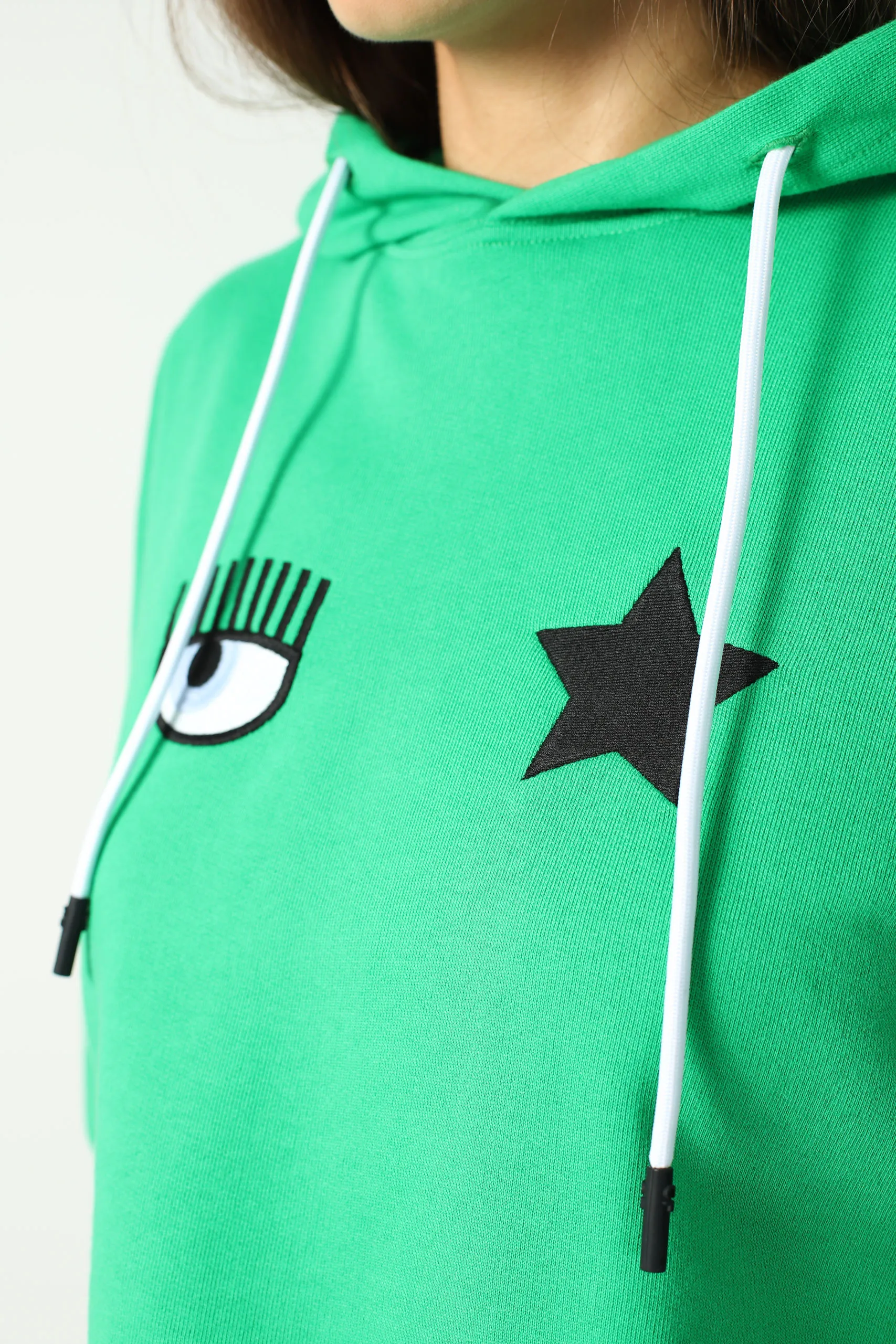 Sudadera manga corta verde con capucha y logo ojo y estrella