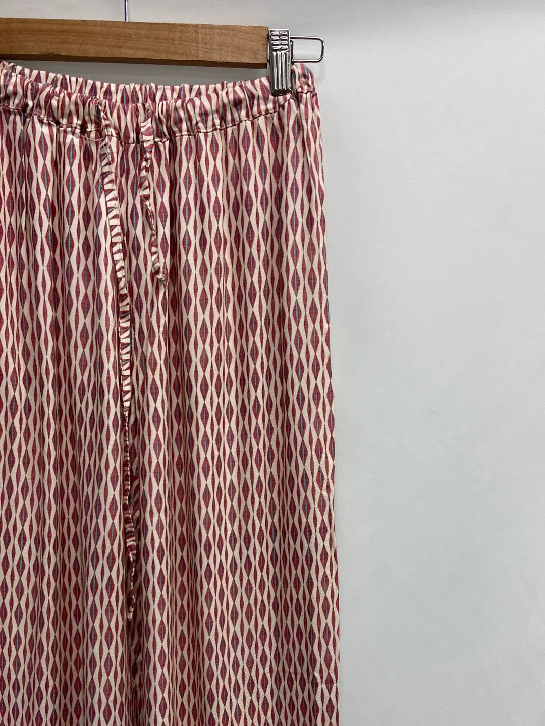 TEVAS&CO. Pantalón fluido estampado T.s