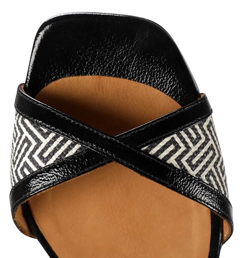 TIKI BLACK & WHITE