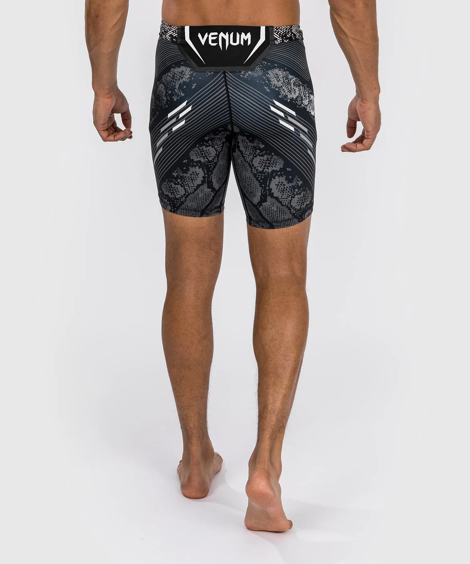 UFC ADRENALINE BY VENUM AUTHENTIC FIGHT NIGHT PANTALóN CORTO VALE TUDO PARA HOMBRE  NEGRO