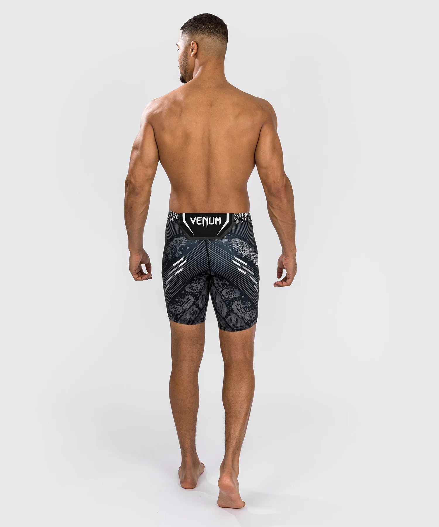 UFC ADRENALINE BY VENUM AUTHENTIC FIGHT NIGHT PANTALóN CORTO VALE TUDO PARA HOMBRE  NEGRO