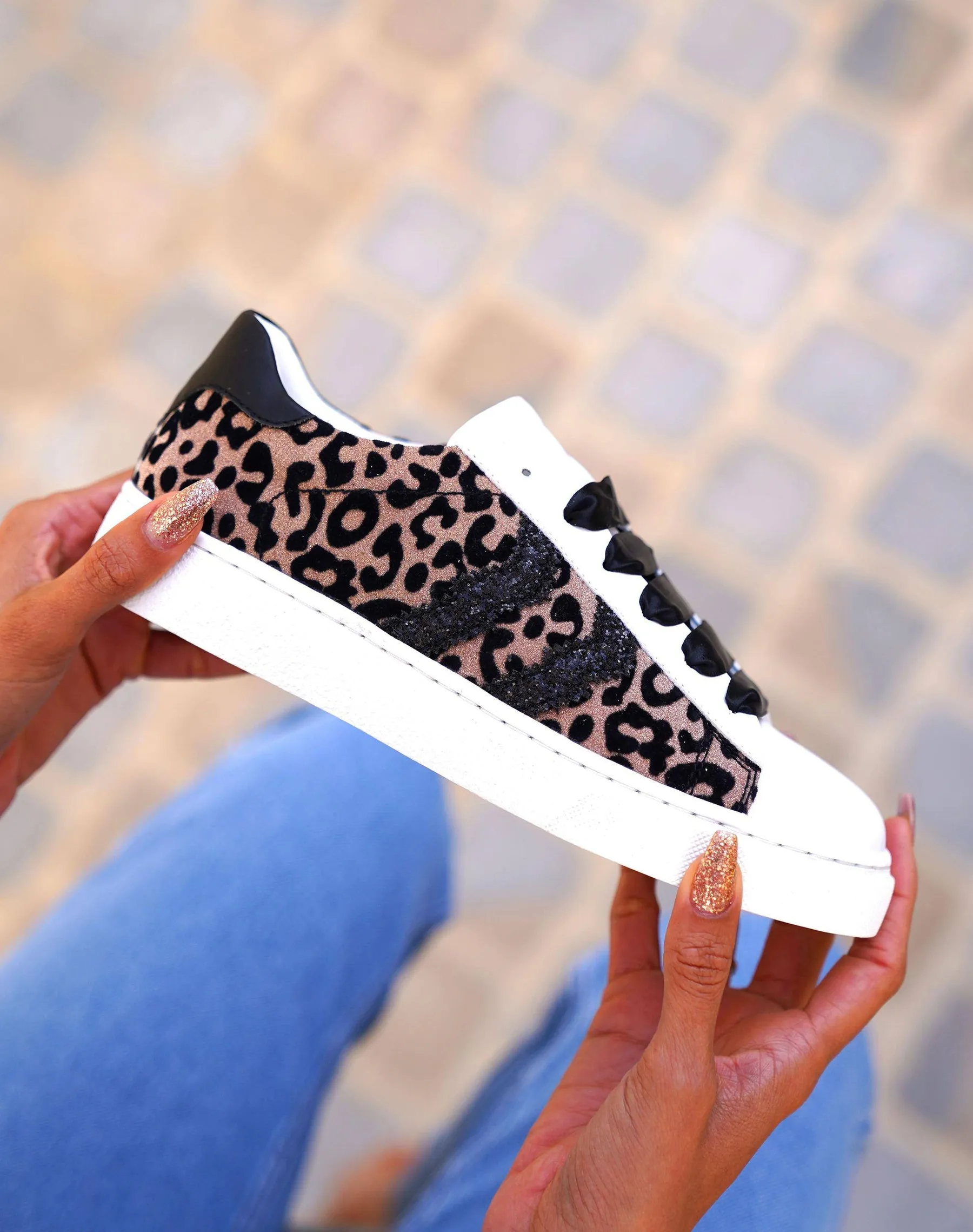 ZAPATILLAS DE MUJER CON ESTAMPADO DE LEOPARDO Y LENTEJUELAS CON CORDONES  CL07 GOLD