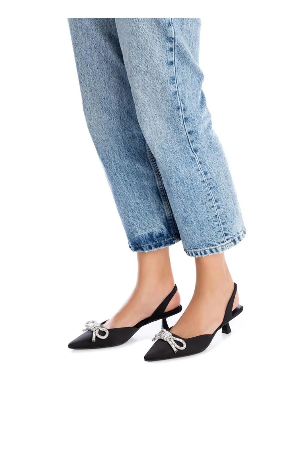 Zapatos lazo con tacón negro
